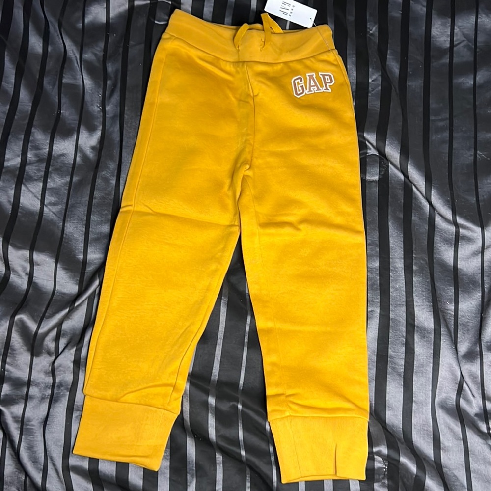 3/$25 ❤️ Sweatpants from GAP Girl
